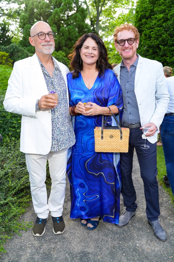 EAST HAMPTON, NY - JULY 22: Steve Kasher, Susan Spungen and Ron Kaplan attend LongHouse Reserve MIDSUMMER DREAM 2023 Benefit at LongHouse Reserve on July 22, 2023 in East Hampton, NY. (Photo by Sean Zanni/PMC/PMC) *** Local Caption *** Steve Kasher;Susan Spungen;Ron Kaplan